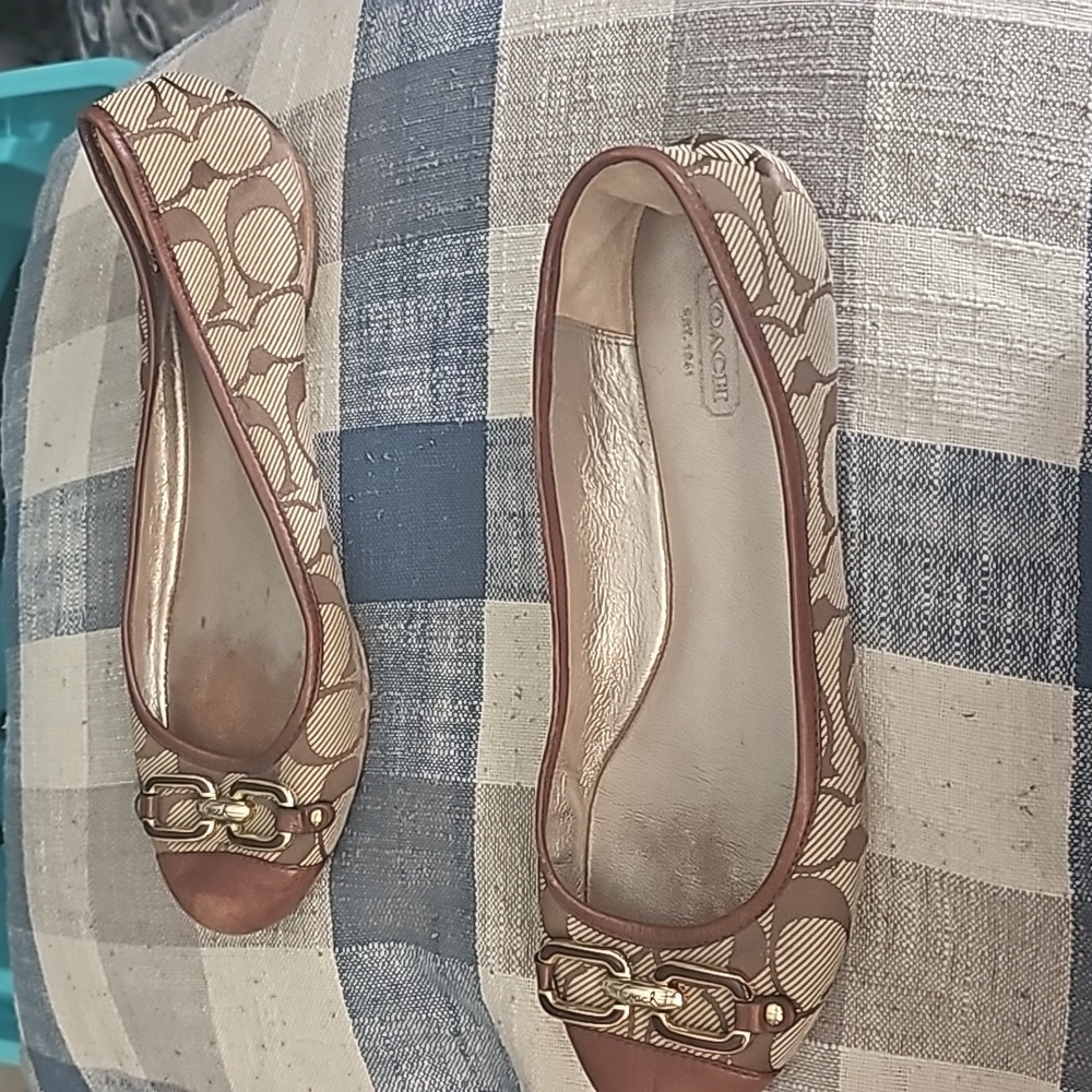 Coach Flats - Picture 2 of 4